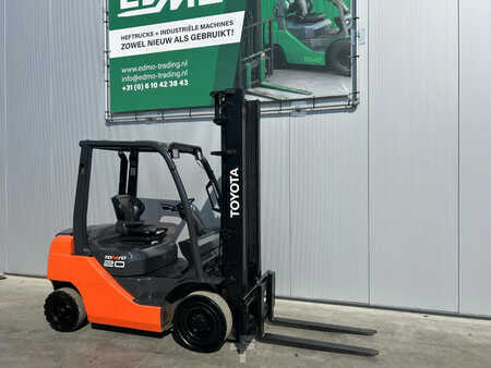 Dieselstapler 2009  Toyota 8FDF20 Heftruck (2)