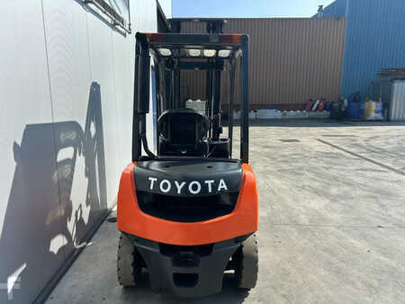 Dieselstapler 2009  Toyota 8FDF20 Heftruck (4)