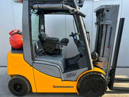 Carretilla elevadora GLP 2016  Jungheinrich Heftruck TFG425S (2)