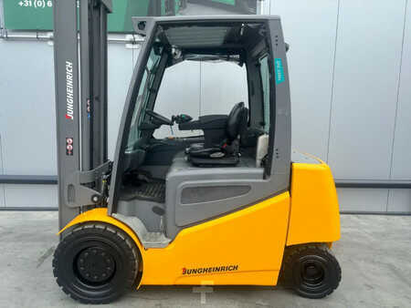 Elektro 4 Rad 2019  Jungheinrich Heftruck EFG535ks (2)