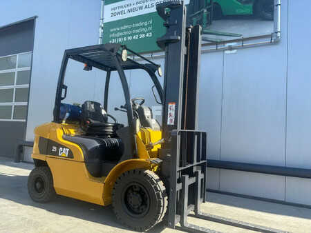 LPG heftrucks 2013  CAT Lift Trucks Heftruck GP25N (5)