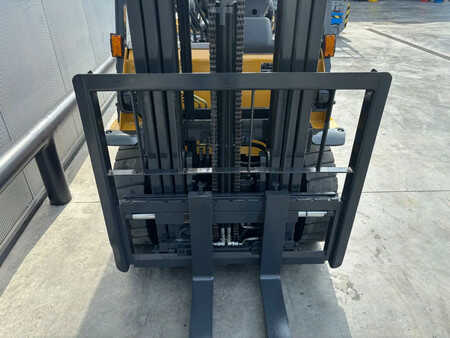 Treibgasstapler 2022  CAT Lift Trucks Heftruck GP25NT (7)