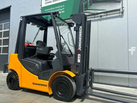 Chariots élévateurs GPL 2014  Jungheinrich Heftruck TFG425s (7)