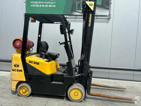 LPG heftrucks 2000  Daewoo Heftruck GC30E (1)