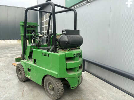 Wózki gazowe - Clark Heftruck OY30 (4)