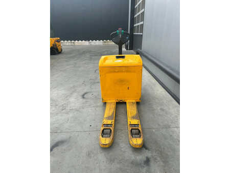 Porta-paletes elétrico 2019  Jungheinrich Pallettruck EJE116 (4)
