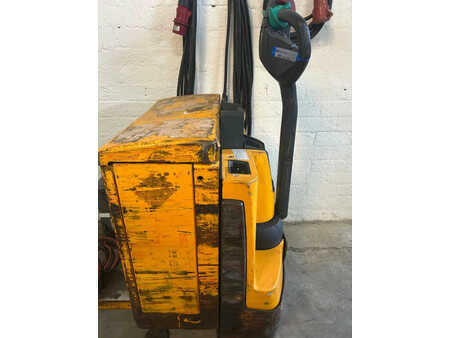 Lavtløftende truck 2015  Jungheinrich EJE 120 Pallettruck (2)