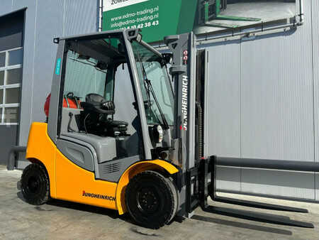 Carretilla elevadora GLP 2016  Jungheinrich TFG425s Heftruck (1)