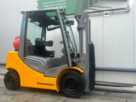 Gázüzemű targoncák 2016  Jungheinrich TFG425s Heftruck (1)