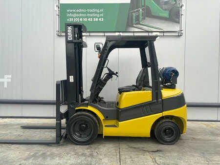 Nestekaasutrukki 2012  Clark Hefruck C30L (2)