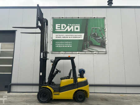 Nestekaasutrukki 2012  Clark Hefruck C30L (4)