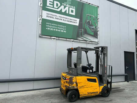 Sähkö - 4 pyör 2019  Jungheinrich EFG320 Heftruck (2)