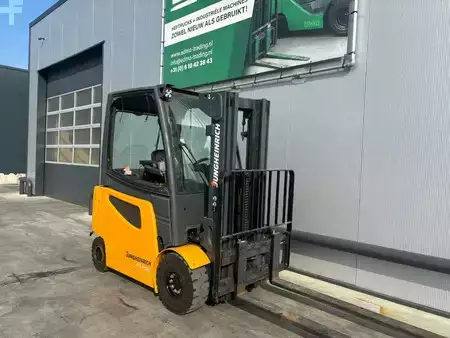 4-wiel elektrische heftrucks 2014  Jungheinrich EFG 425ks Heftruck (3)