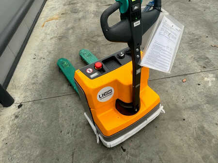 Ruční paletový vozík 2024  Jungheinrich Palletwagen EJE M13 (NEW!!!) (2)