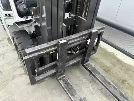 Gázüzemű targoncák 2014  Nissan Heftruck (5)