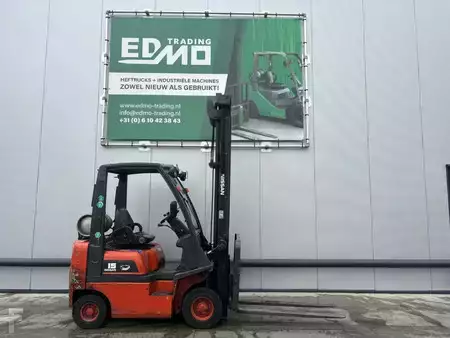 Gázüzemű targoncák 2005  Nissan 1,5 Heftruck (1)