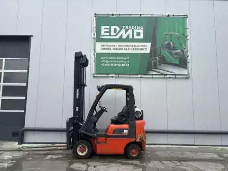 Gázüzemű targoncák 2005  Nissan 1,5 Heftruck (5)