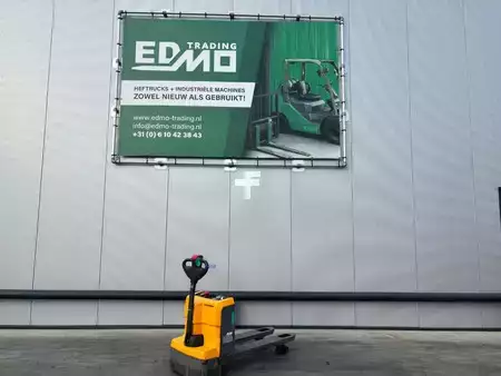 Pallyftare 2017  Jungheinrich Palletwagen EJE M13 (2)