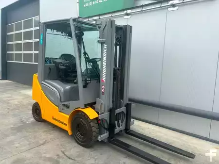 Empilhador a gás 2019  Jungheinrich TFG320s Heftruck (6)