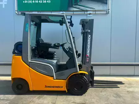 Empilhador a gás 2019  Jungheinrich TFG320s Heftruck (2)