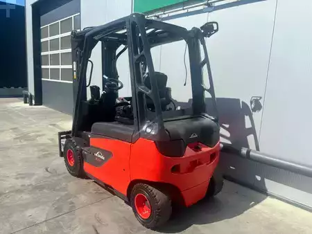 4-wiel elektrische heftrucks 2020  Linde E25 Heftruck (3)