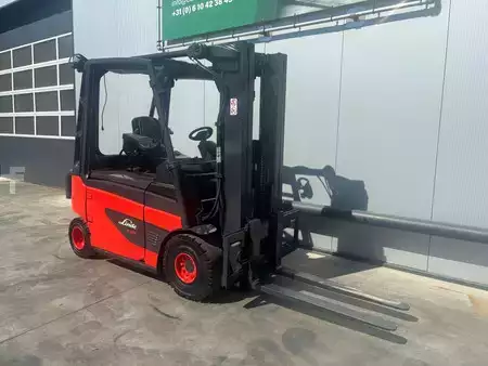 4-wiel elektrische heftrucks 2020  Linde E25 Heftruck (7)