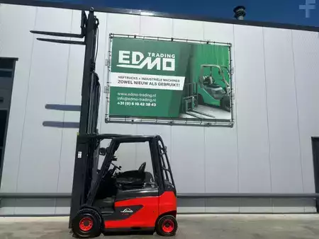 4-wiel elektrische heftrucks 2020  Linde E25 Heftruck (2)