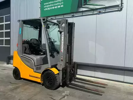 LPG Forklifts 2016  Jungheinrich Heftruck TFG320s (2)