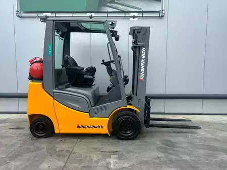 Nestekaasutrukki 2016  Jungheinrich Heftruck TFG320s (2)