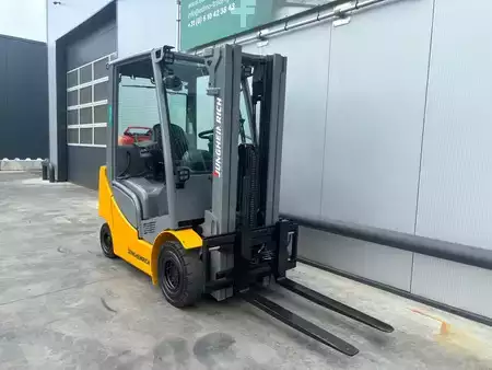 Nestekaasutrukki 2016  Jungheinrich Heftruck TFG320s (3)