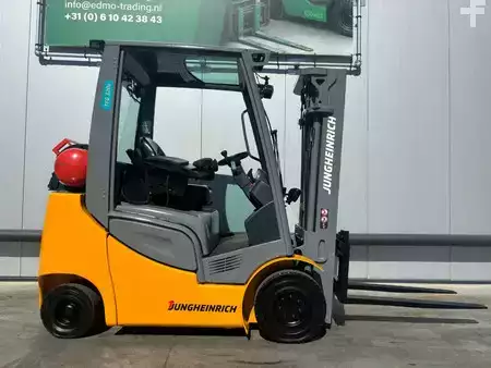 LPG Forklifts 2016  Jungheinrich TFG320s Heftruck (2)