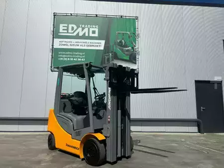 LPG Forklifts 2016  Jungheinrich TFG320s Heftruck (4)