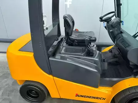 Dízel targoncák 2006  Jungheinrich DFG430 Heftruck Diesel (6)
