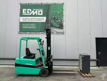 Elektro čtyřkolový VZV 2004  Mitsubishi 20 electro Heftruck (1)