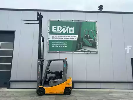 Eléctrico - 4 rodas 2016  Jungheinrich EFG320 Heftruck (2)