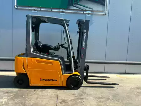 Eléctrico - 4 rodas 2016  Jungheinrich EFG320 Heftruck (2)