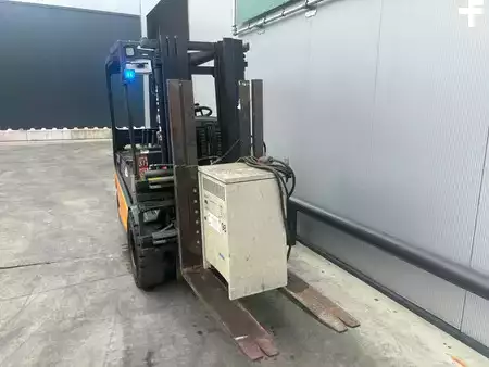 Carrelli elettrici 4 ruote 2005  Still RX60-40 Heftruck (10)