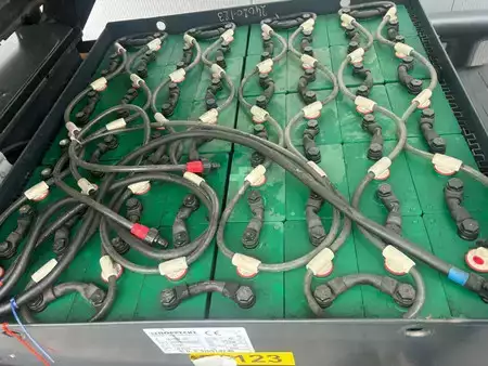 Carrelli elettrici 4 ruote 2005  Still RX60-40 Heftruck (8)