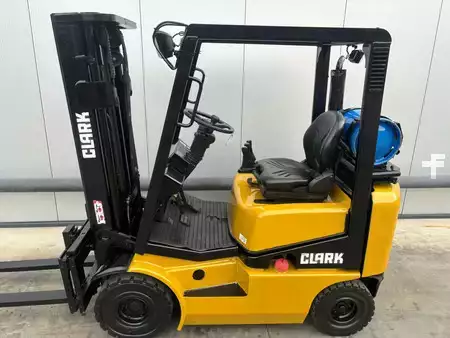 Gas truck 1999  Clark CP 16 Heftruck (5)