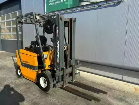 Chariots électriques à 4 roues 1999  Jungheinrich EFG 425 Heftruck (4)