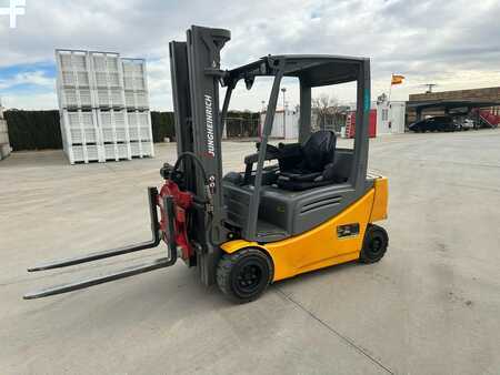 Carrelli elettrici 4 ruote 2018  Jungheinrich EFG 320 (1)