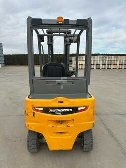 Carrelli elettrici 4 ruote 2018  Jungheinrich EFG 320 (2)