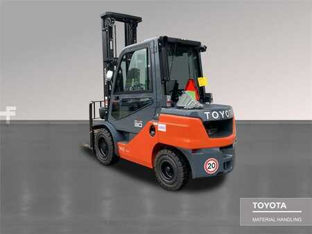 Chariots élévateurs diesel 2023  Toyota 52-8FDF30 (1)