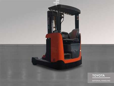 Chariots à mât rétractable 2014  BT RRE140B (2)