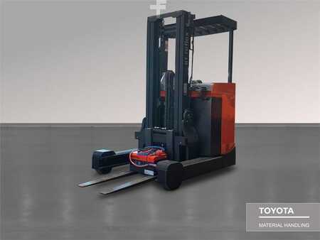 Chariots à mât rétractable 2014  BT RRE140B (3)