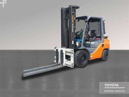 Dieselstapler 2020  Toyota 02-8FDF30 (2)