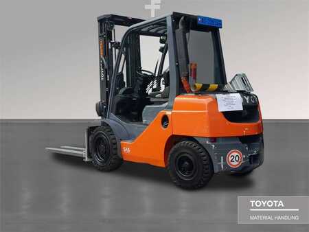 Dieselový VZV 2020  Toyota 02-8FDF30 (3)