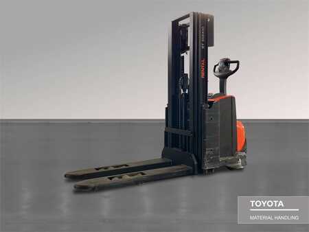Pallet Stackers 2019  Toyota SWE120L (2) 