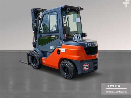 Chariots élévateurs diesel 2024  Toyota 56-8FD30F (1)
