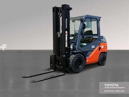 Chariots élévateurs diesel 2024  Toyota 56-8FD30F (2)